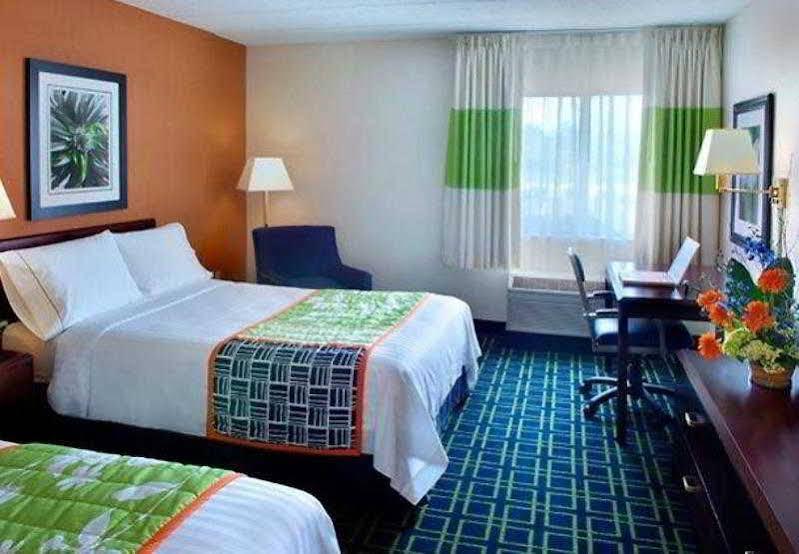 Fairfield Inn By Marriott Amesbury Exterior photo
