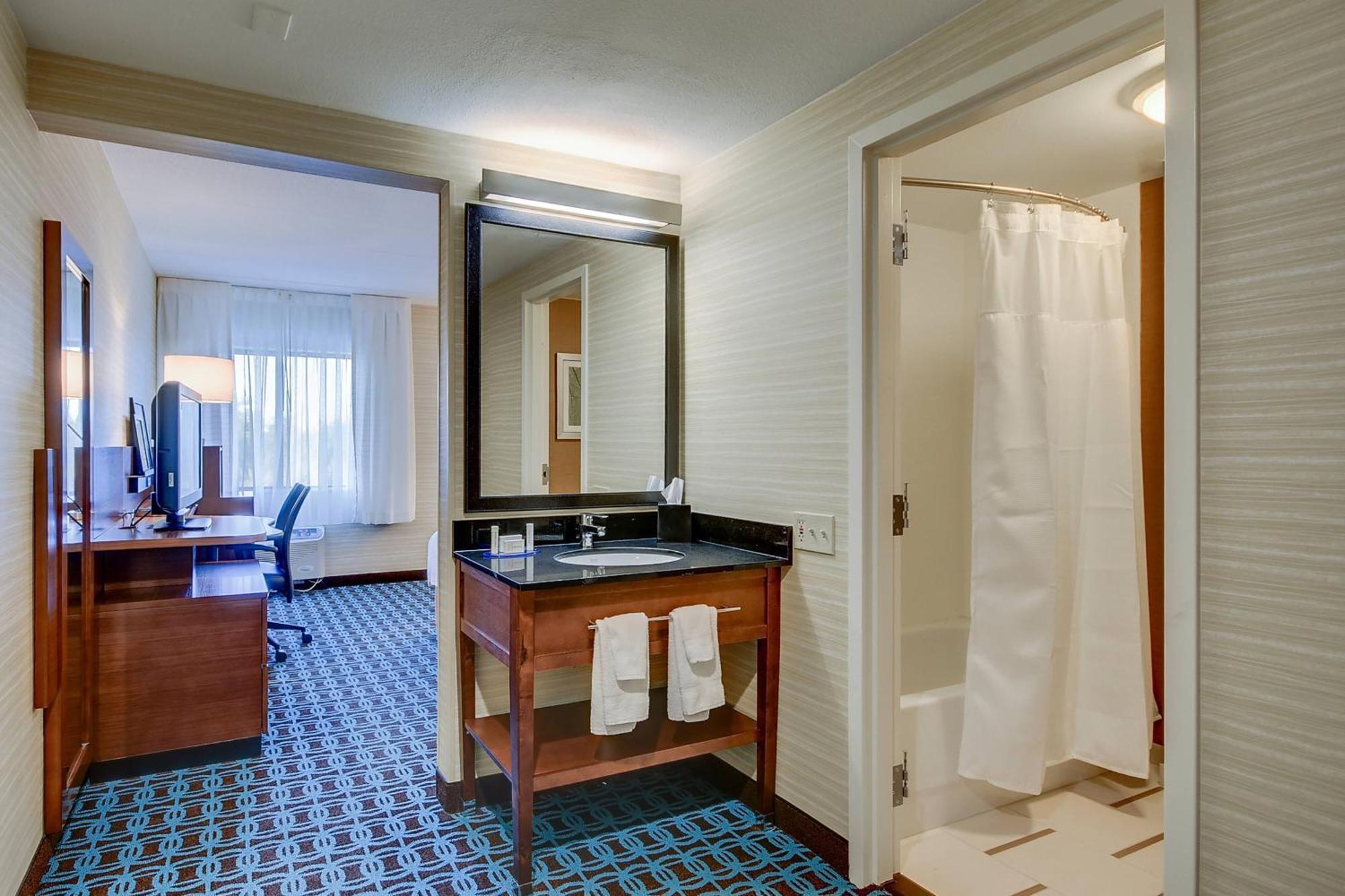 Fairfield Inn By Marriott Amesbury Exterior photo